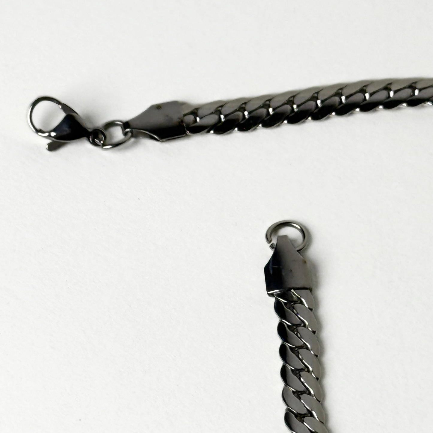 Round Stainless Steal Necklace With Free Delivery